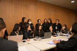 การเรียนรู้เชิงปฏิบัติการ (Workshop) ในการใช้งาน AI เพื่อสนับสนุนงานบริการด้านวิชาการ โดยมีวิทยากรผู้เชี่ยวชาญจากมหาวิทยาลัยสุโขทัยธรรมาธิราช สถาบันเทคโนโลยีพระจอมเกล้าเจ้าคุณทหารลาดกระบัง และภาคเอกชน ให้คำแนะนำอย่างใกล้ชิด