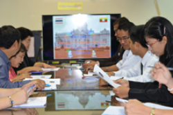 นาย Kyi Thein, Deputy Director General, Pyidaungsu Hluttaw สำนักงานเลขาธิการรัฐสภาเมียนมาร์ และคณะ เยี่ยมชมห้องสมุดรัฐสภา (8)