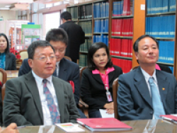 นายเซวัง นอร์บุ (Mr. Tshewang Norbu) เลขาธิการสภาที่ปรึกษาแห่งราชอาณาจักรภูฏาน และผู้อำนวยการสำนักรายงานการประชุมและข้อมูลข่าวสาร เยี่ยมชมห้องสมุดรัฐสภา (3)