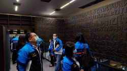บรรยากาศระหว่างการเยี่ยมชมหอสมุดรัฐสภาบริเวณชั้น 9 ลอย