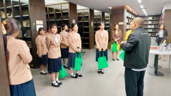 บรรณารักษ์บรรยายข้อมูลเกี่ยวกับสารสนเทศของหอสมุดรัฐสภา ประเภทรายงานการประชุมสภาผู้แทนราษฎร ครั้งที่ 1