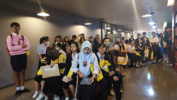 บรรยากาศระหว่างการกล่าวต้อนรับและแนะนำหอสมุดรัฐสภา คณะผู้เข้ารับรางวัล โครงการประกวดสื่อสร้างสรรค์