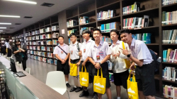 คณะผู้เข้ารับรางวัล โครงการประกวดสื่อสร้างสรรค์ ถ่ายภาพเป็นที่ระลึกร่วมกัน