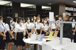 บรรณารักษ์บรรยายข้อมูลเกี่ยวกับสารสนเทศของหอสมุดรัฐสภา ประเภทการจดบันทึกการประชุมของรายงานการประชุมและชวเลข