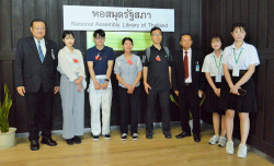 นายณัฏฐกฤษฏ์ วงศ์เจริญ ให้การต้อนรับคณะบรรณารักษ์ จากหอสมุดรัฐสภาสาธารณรัฐเกาหลี
