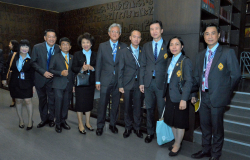 คณะผู้เข้าร่วมรับการอบรมหลักสูตร "ผู้บริหารกระบวนการยุติธรรมระดับสูง" รุ่นที่ 28 ถ่ายภาพบริเวณชั้น 9 ลอย