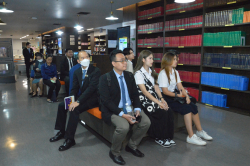 บรรยากาศระหว่างการกล่าวต้อนรับและแนะนำหอสมุดรัฐสภา