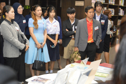 บรรณารักษ์นำชมรายงานการประชุมสภาตั้งแต่ 28 มิถุนายน พ.ศ. 2475