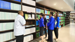 บรรณารักษ์หอสมุดบรรยายเกี่ยวกับทรัพยากรสารสนเทศในหอสมุดรัฐสภา ประเภทเอกสารรายงานการประชุมของวุฒิสภา