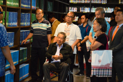 บรรณารักษ์นำชมสถาปัตยกรรมภายในหอสมุดรัฐสภา
