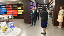 บรรณารักษ์บรรยายข้อมูลเกี่ยวกับสารสนเทศของหอสมุดรัฐสภา ประเภทรายงานการประชุมสภาผู้แทนราษฎร ครั้งที่ 1