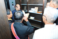บรรณารักษ์แนะนำสารสนเทศและหนังสือหายากของหอสมุดรัฐสภา