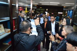 บรรณารักษ์แนะนำสารสนเทศและหนังสือหายากของหอสมุดรัฐสภา