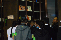 บรรณารักษ์แนะนำสารสนเทศและหนังสือหายากของหอสมุดรัฐสภา