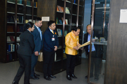 บรรณารักษ์บรรยาย ข้อมูลเกี่ยวกับสารสนเทศของหอสมุดรัฐสภา ประเภทหนังสือหายาก