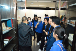 บรรณารักษ์แนะนำสารสนเทศและหนังสือหายากของหอสมุดรัฐสภา