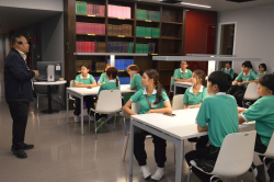 บรรณารักษ์หอสมุดรัฐสภากล่าวต้อนรับ คณะผู้เยี่ยมชม