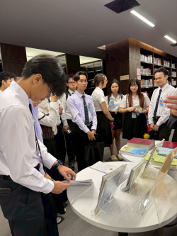 บรรยากาศการเยี่ยมชมมุมรายงานการประชุมสภากับชวเลข รายงานการประชุมสภาผู้แทนราษฎร ครั้งที่ 1 