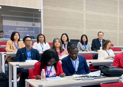 ข้าราชการสำนักวิชาการระหว่างการประชุมส่วนห้องสมุดและการบริการวิจัยสำหรับรัฐสภา