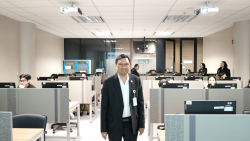 ผู้บริหารสำนักวิชาการให้เกียรติร่วมตรวจเยี่ยมและให้กำลังใจผู้เข้ารับการอบรมเชิงปฏิบัติการ เรื่อง การใช้เครื่องมือออกแบบกราฟิกส์ออนไลน์ Canva ณ ห้องอบรมคอมพิวเตอร์ 1 อาคารรัฐสภา