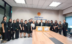 ผู้อำนวยการสำนักวิชาการและข้าราชการสำนักวิชาการ ถ่ายภาพร่วมกัน