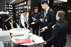 บรรณารักษ์ให้คำแนะนำสารสนเทศ รายงานการประชุมสภากับชวเลข รายงานการประชุมสภาผู้แทนราษฎร ครั้งที่ 1