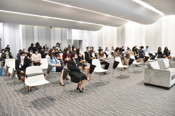 ผู้เข้าร่วมเสวนา "Library Talk ครั้งที่ 2 ในหัวข้อ Soft Power: อำนาจแห่งการสร้างสรรค์สู่สังคมแห่งการเรียนรู้"