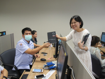 การมอบรางวัลแก่ผู้มีส่วนร่วมในกิจกรรมระหว่างอบรม