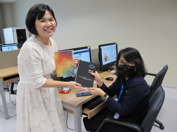 การมอบรางวัลแก่ผู้มีส่วนร่วมในกิจกรรมระหว่างอบรม