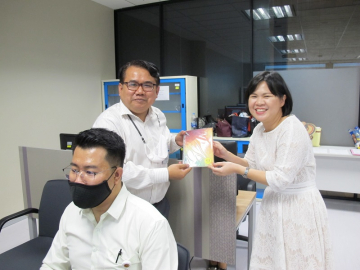 การมอบรางวัลแก่ผู้มีส่วนร่วมในกิจกรรมระหว่างอบรม