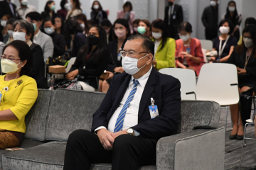 นายณัฏฐกฤษฎ์ วงศ์เจริญ ที่ปรึกษาด้านระบบงานนิติบัญญัติ เข้าร่วมรับฟังการอภิปรายแลก  เปลี่ยนเรียนรู้