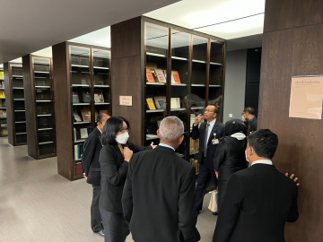 รองศาสตราจารย์รงค์ บุญสวยขวัญ สมาชิกสภาผู้แทนราษฎร จังหวัดนครศรีธรรมราช และคณะผู้บริหารสถานศึกษา สังกัดสำนักงานเขตพื้นที่การศึกษาประถมศึกษายะลาเขต 1 (1)