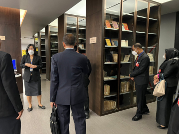 รองศาสตราจารย์รงค์ บุญสวยขวัญ สมาชิกสภาผู้แทนราษฎร จังหวัดนครศรีธรรมราช และคณะผู้บริหารสถานศึกษา สังกัดสำนักงานเขตพื้นที่การศึกษาประถมศึกษายะลาเขต 1 (2)