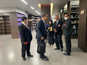 รองศาสตราจารย์รงค์ บุญสวยขวัญ สมาชิกสภาผู้แทนราษฎร จังหวัดนครศรีธรรมราช และคณะผู้บริหารสถานศึกษา สังกัดสำนักงานเขตพื้นที่การศึกษาประถมศึกษายะลาเขต 1 (3)
