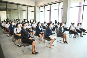 คณะครูและนักเรียนโรงเรียนอุดมดรุณี โครงการห้องเรียนพิเศษนิติศาสตร์ - รัฐศาสตร์ (LPSP) ประจำปีการศึกษา 2565 ศึกษาดูงานและเยี่ยมชมรัฐสภา