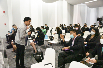 การถามตอบข้อสงสัยระหว่างท่านวิทยากรและผู้เข้าร่วมฟังเสวนา เรื่อง การลดก๊าซเรือนกระจกเพื่อคุณภาพสิ่งแวดล้อมที่ยั่งยืน 