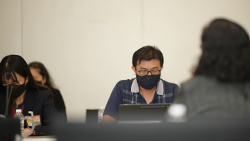 บุคลากรของหอสมุดแห่งมหาวิทยาลัยธรรมศาสตร์ ระหว่างฟังบรรยาย (1)