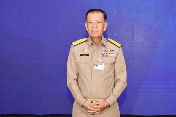 นายวันมูหะมัดนอร์ มะทา ประธานรัฐสภา เป็นประธานในพิธีมอบโล่ยกย่องประกาศเกียรติคุณ