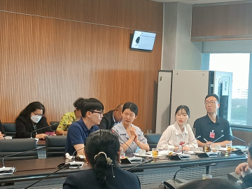 คณะบรรณารักษ์หอสมุดรัฐสภาสาธารณรัฐเกาหลีระหว่างการแลกเปลี่ยนประสบการณ์การบริการข้อมูล