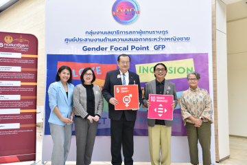 นายณัฏฐกฤษฎ์ วงศ์เจริญ รองเลขาธิการสภาผู้แทนราษฎร ร่วมถ่ายภาพเป็นที่ระลึกกับคณะวิทยากร